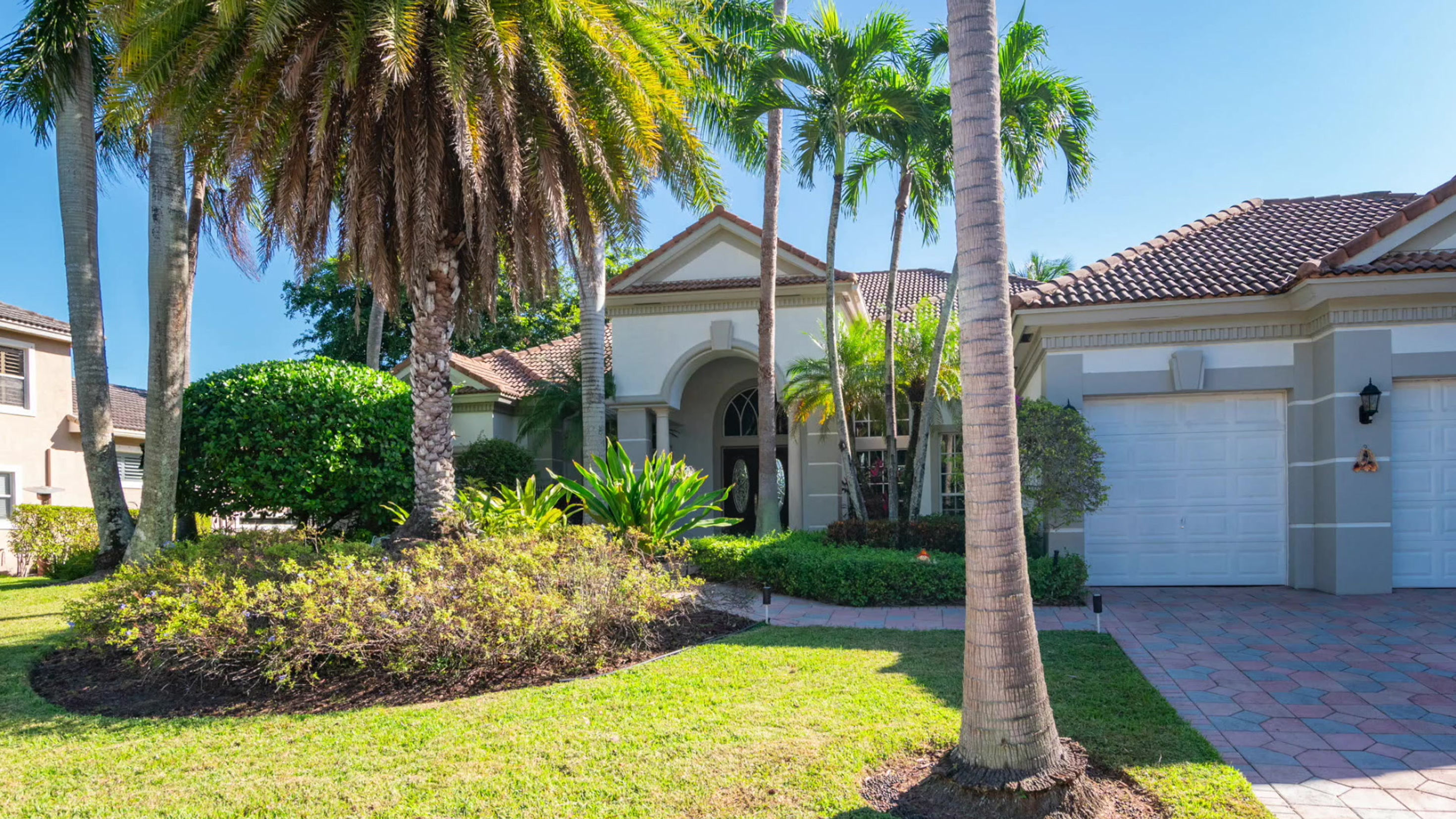 8421 Egret Lakes Lane